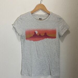 REI Gray Graphic T-Shirt with Red and Orange Design, Size M